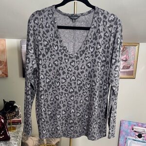 EUC Gray Leopard Print V-Neck Lightweight Sweater V-neck Size S